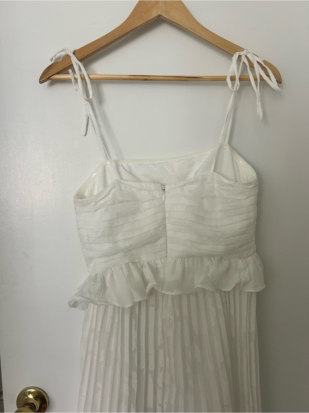 NWT ASTR The Label Emerys Pleated Midi Dress - Picture 9 of 10